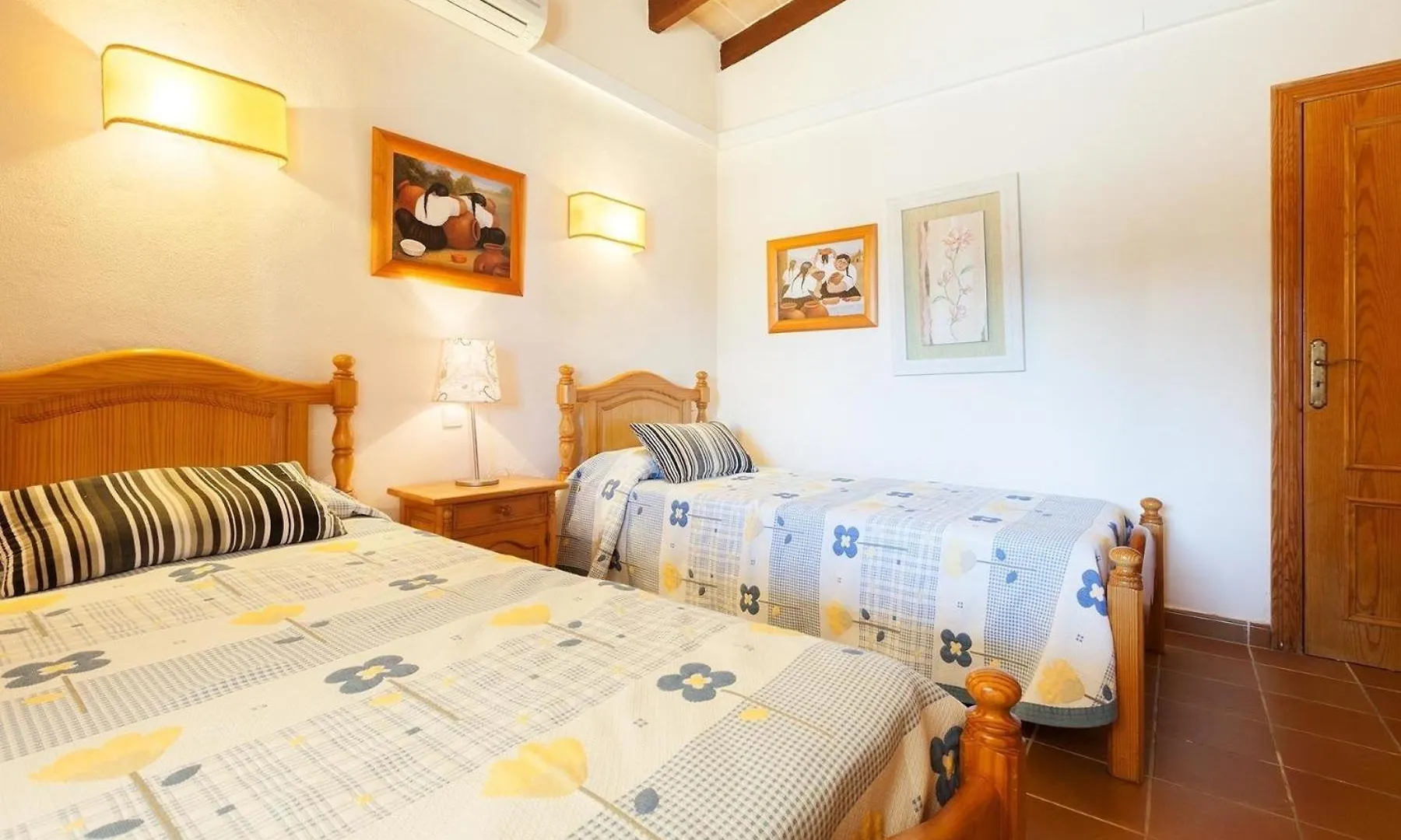 Helles Haus Fuer 6 Personen Mit Pool Und Klimaanlage 500 Meter Vom Meer Entfernt Pollenca Holiday home
